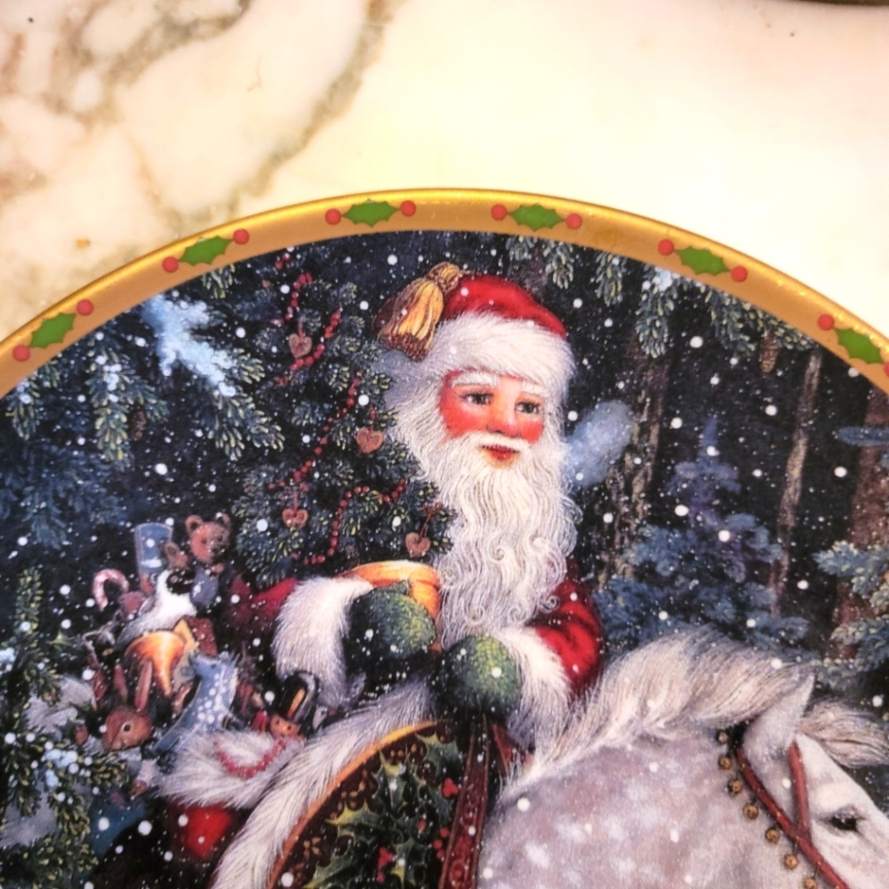 Lenox Santa of the Northern Forest Plate. Limited Edition. - Picture 2 of 7